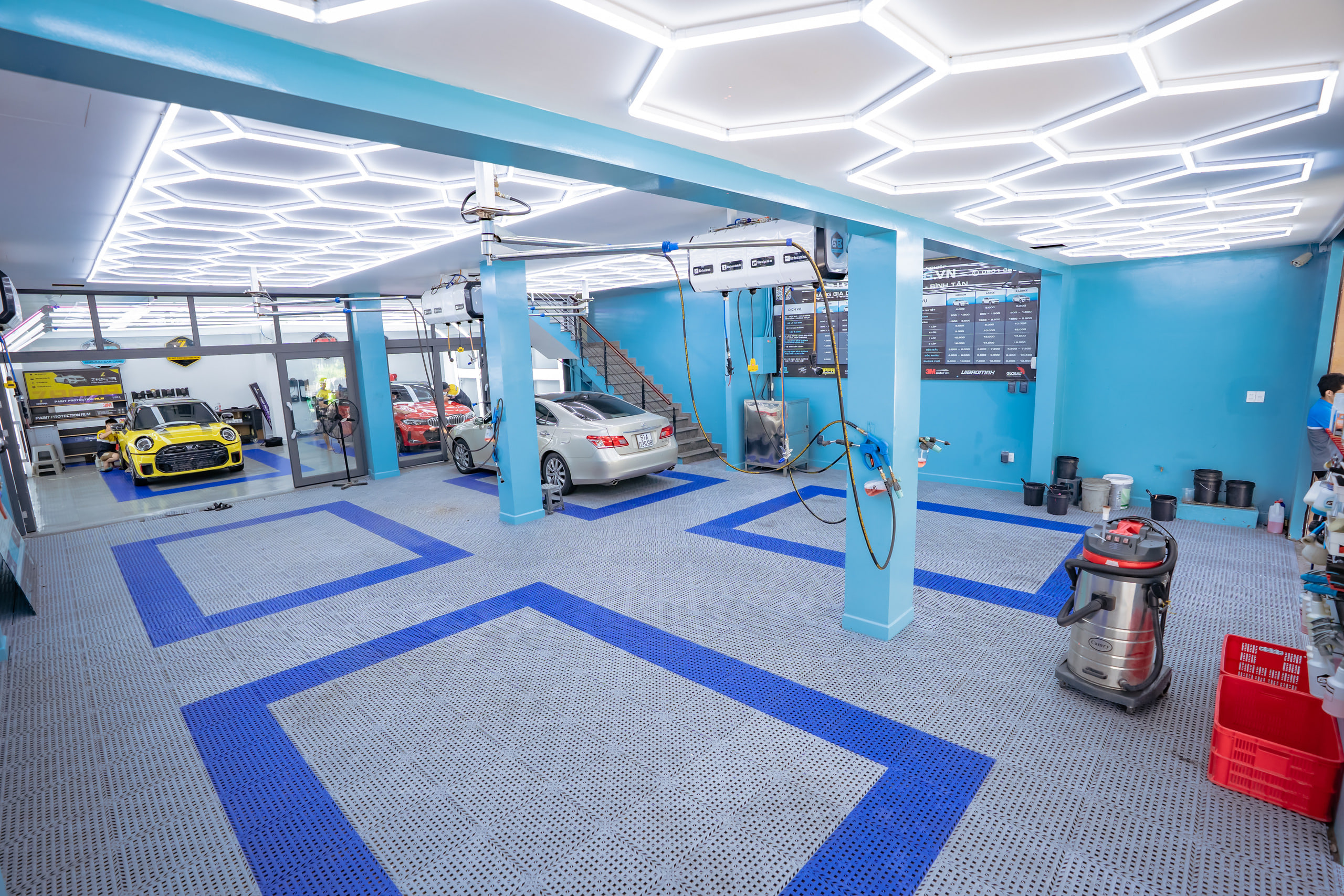 Bên trong xưởng Store Detailing Bình Tân, 439-441 Đường số 1, P. An Lạc
