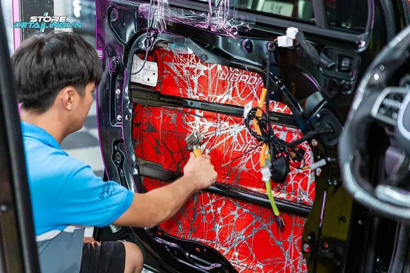 Dán cách âm cánh cửa dập tắt rung chấn tôn xe