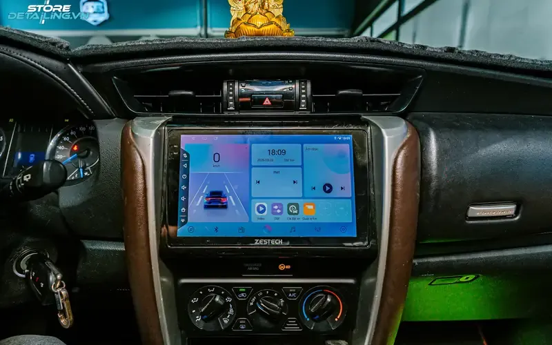 Lắp Màn Hình Zestech (Fortuner)
